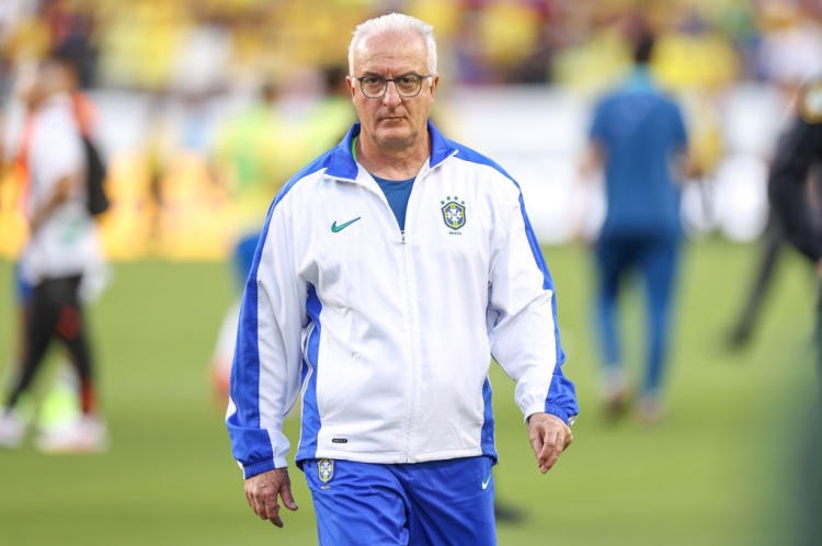 赏金女王模拟器官网-巴西前主帅:我和安切洛蒂成绩差不多,如果留任能率队踢好世界杯